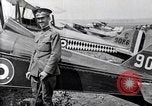 Immagine di Il capitano di un C Balsley di Lafayette Escadrille su aria Memorial Day Hollywood California USA, 1919, secondo 48 filmato di repertorio 65675034838
