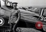 Immagine di Il capitano di un C Balsley di Lafayette Escadrille su aria Memorial Day Hollywood California USA, 1919, secondo 49 filmato di repertorio 65675034838