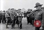 Immagine di Il capitano di un C Balsley di Lafayette Escadrille su aria Memorial Day Hollywood California USA, 1919, secondo 57 filmato di repertorio 65675034838