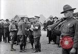 Immagine di Il capitano di un C Balsley di Lafayette Escadrille su aria Memorial Day Hollywood California USA, 1919, secondo 59 filmato di repertorio 65675034838