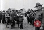 Immagine di Il capitano di un C Balsley di Lafayette Escadrille su aria Memorial Day Hollywood California USA, 1919, secondo 60 filmato di repertorio 65675034838