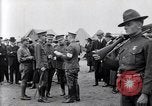 Immagine di Il capitano di un C Balsley di Lafayette Escadrille su aria Memorial Day Hollywood California USA, 1919, secondo 61 filmato di repertorio 65675034838