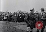Image foule montres formation d'avions sur le Jour commémoratif de l'air Hollywood California USA, 1919, de la seconde 17 séquences d'archives historiques vidéo 65675034841