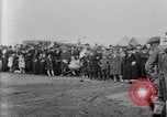 Image foule montres formation d'avions sur le Jour commémoratif de l'air Hollywood California USA, 1919, de la seconde 19 séquences d'archives historiques vidéo 65675034841