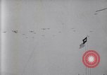 Image foule montres formation d'avions sur le Jour commémoratif de l'air Hollywood California USA, 1919, de la seconde 45 séquences d'archives historiques vidéo 65675034841