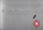 Image foule montres formation d'avions sur le Jour commémoratif de l'air Hollywood California USA, 1919, de la seconde 48 séquences d'archives historiques vidéo 65675034841
