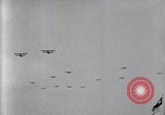 Image foule montres formation d'avions sur le Jour commémoratif de l'air Hollywood California USA, 1919, de la seconde 56 séquences d'archives historiques vidéo 65675034841