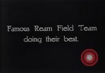 Standbild Flying Team führt Kunstflug auf Luft Memorial Day Hollywood California De Mille Field USA, 1919, aus Sekunde 3 historischem Filmmaterial Videoclip 65675034845