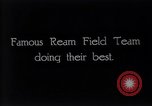 Standbild Flying Team führt Kunstflug auf Luft Memorial Day Hollywood California De Mille Field USA, 1919, aus Sekunde 4 historischem Filmmaterial Videoclip 65675034845