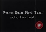 Standbild Flying Team führt Kunstflug auf Luft Memorial Day Hollywood California De Mille Field USA, 1919, aus Sekunde 7 historischem Filmmaterial Videoclip 65675034845