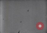 Standbild Flying Team führt Kunstflug auf Luft Memorial Day Hollywood California De Mille Field USA, 1919, aus Sekunde 20 historischem Filmmaterial Videoclip 65675034845