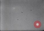Standbild Flying Team führt Kunstflug auf Luft Memorial Day Hollywood California De Mille Field USA, 1919, aus Sekunde 24 historischem Filmmaterial Videoclip 65675034845