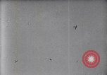 Standbild Flying Team führt Kunstflug auf Luft Memorial Day Hollywood California De Mille Field USA, 1919, aus Sekunde 32 historischem Filmmaterial Videoclip 65675034845