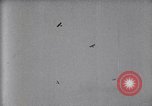 Standbild Flying Team führt Kunstflug auf Luft Memorial Day Hollywood California De Mille Field USA, 1919, aus Sekunde 50 historischem Filmmaterial Videoclip 65675034845