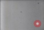 Standbild Flying Team führt Kunstflug auf Luft Memorial Day Hollywood California De Mille Field USA, 1919, aus Sekunde 51 historischem Filmmaterial Videoclip 65675034845