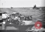 Image Convoi britannique en vertu de l'attaque de l'air Alexandrie Égypte, 1942, de la seconde 20 séquences d'archives historiques vidéo 65675034860