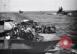 Image Convoi britannique en vertu de l'attaque de l'air Alexandrie Égypte, 1942, de la seconde 21 séquences d'archives historiques vidéo 65675034860