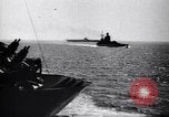 Image Convoi britannique en vertu de l'attaque de l'air Alexandrie Égypte, 1942, de la seconde 24 séquences d'archives historiques vidéo 65675034860
