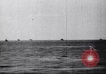 Image Convoi britannique en vertu de l'attaque de l'air Alexandrie Égypte, 1942, de la seconde 32 séquences d'archives historiques vidéo 65675034860