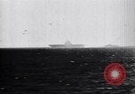 Image Convoi britannique en vertu de l'attaque de l'air Alexandrie Égypte, 1942, de la seconde 34 séquences d'archives historiques vidéo 65675034860