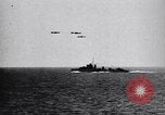 Image Convoi britannique en vertu de l'attaque de l'air Alexandrie Égypte, 1942, de la seconde 38 séquences d'archives historiques vidéo 65675034860