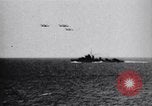 Image Convoi britannique en vertu de l'attaque de l'air Alexandrie Égypte, 1942, de la seconde 39 séquences d'archives historiques vidéo 65675034860