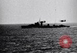 Image Convoi britannique en vertu de l'attaque de l'air Alexandrie Égypte, 1942, de la seconde 42 séquences d'archives historiques vidéo 65675034860