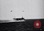 Image Convoi britannique en vertu de l'attaque de l'air Alexandrie Égypte, 1942, de la seconde 46 séquences d'archives historiques vidéo 65675034860