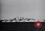 Image Convoi britannique en vertu de l'attaque de l'air Alexandrie Égypte, 1942, de la seconde 48 séquences d'archives historiques vidéo 65675034860