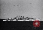 Image Convoi britannique en vertu de l'attaque de l'air Alexandrie Égypte, 1942, de la seconde 49 séquences d'archives historiques vidéo 65675034860