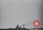 Image Convoi britannique en vertu de l'attaque de l'air Alexandrie Égypte, 1942, de la seconde 50 séquences d'archives historiques vidéo 65675034860
