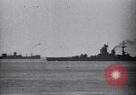 Image Convoi britannique en vertu de l'attaque de l'air Alexandrie Égypte, 1942, de la seconde 52 séquences d'archives historiques vidéo 65675034860