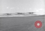 Standbild P-38 Flugzeuge Algerien Nordafrika, 1943, aus Sekunde 22 historischem Filmmaterial Videoclip 65675034872