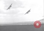 Standbild P-38 Flugzeuge Algerien Nordafrika, 1943, aus Sekunde 27 historischem Filmmaterial Videoclip 65675034872