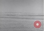 Standbild P-38 Flugzeuge zurück und Land Algerien Nordafrika, 1943, aus Sekunde 11 historischem Filmmaterial Videoclip 65675034875