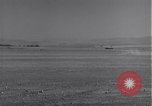 Standbild P-38 Flugzeuge zurück und Land Algerien Nordafrika, 1943, aus Sekunde 20 historischem Filmmaterial Videoclip 65675034875