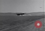 Standbild P-38 Flugzeuge zurück und Land Algerien Nordafrika, 1943, aus Sekunde 24 historischem Filmmaterial Videoclip 65675034875