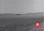 Standbild P-38 Flugzeuge zurück und Land Algerien Nordafrika, 1943, aus Sekunde 39 historischem Filmmaterial Videoclip 65675034875