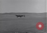 Standbild P-38 Flugzeuge zurück und Land Algerien Nordafrika, 1943, aus Sekunde 42 historischem Filmmaterial Videoclip 65675034875