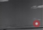 Standbild P-38 Flugzeuge fliegen die in Formationen Algerien Nordafrika, 1943, aus Sekunde 16 historischem Filmmaterial Videoclip 65675034876