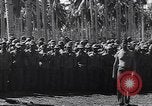 Standbild japanischen Gefangenen hinter Stacheldraht Gehäuse Guadalcanal Salomonen, 1942, aus Sekunde 7 historischem Filmmaterial Videoclip 65675034877