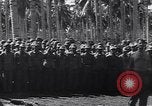 Standbild japanischen Gefangenen hinter Stacheldraht Gehäuse Guadalcanal Salomonen, 1942, aus Sekunde 8 historischem Filmmaterial Videoclip 65675034877