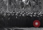 Standbild japanischen Gefangenen hinter Stacheldraht Gehäuse Guadalcanal Salomonen, 1942, aus Sekunde 10 historischem Filmmaterial Videoclip 65675034877