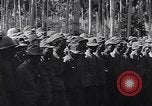 Standbild japanischen Gefangenen hinter Stacheldraht Gehäuse Guadalcanal Salomonen, 1942, aus Sekunde 19 historischem Filmmaterial Videoclip 65675034877