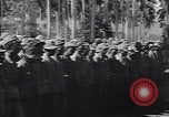 Standbild japanischen Gefangenen hinter Stacheldraht Gehäuse Guadalcanal Salomonen, 1942, aus Sekunde 21 historischem Filmmaterial Videoclip 65675034877