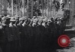 Standbild japanischen Gefangenen hinter Stacheldraht Gehäuse Guadalcanal Salomonen, 1942, aus Sekunde 22 historischem Filmmaterial Videoclip 65675034877