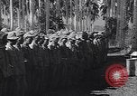 Standbild japanischen Gefangenen hinter Stacheldraht Gehäuse Guadalcanal Salomonen, 1942, aus Sekunde 25 historischem Filmmaterial Videoclip 65675034877