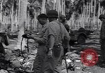 Standbild japanischen Gefangenen hinter Stacheldraht Gehäuse Guadalcanal Salomonen, 1942, aus Sekunde 54 historischem Filmmaterial Videoclip 65675034877