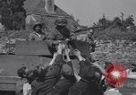 Standbild französischen 2nd Armored Division Javron Frankreich, 1944, aus Sekunde 60 historischem Filmmaterial Videoclip 65675034881