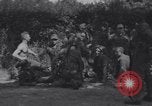 Standbild American 3rd Armored Division Eingabe Städte in Zweiten Weltkrieg Ciral France, 1944, aus Sekunde 11 historischem Filmmaterial Videoclip 65675034882